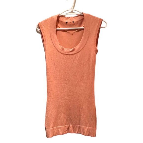 Y2K Banana Republic Fitted Sleeveles Stretch Knit Queen Anne Neckline U-Neck Top - Picture 3 of 16